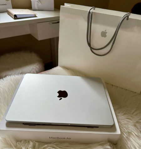 MacBook Air M3 2024